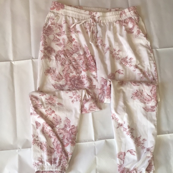 Comfortable and pretty with Joggers on - Picture 3 of 3